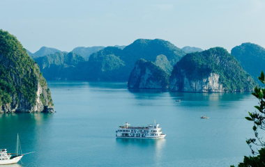 Cristina Diamond Cruise 3 days 2 nights (1 night on Nam Cat Resort)