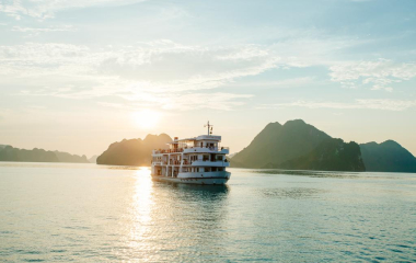 Cristina Diamond Cruise 3 days 2 nights (1 night on Nam Cat Resort)